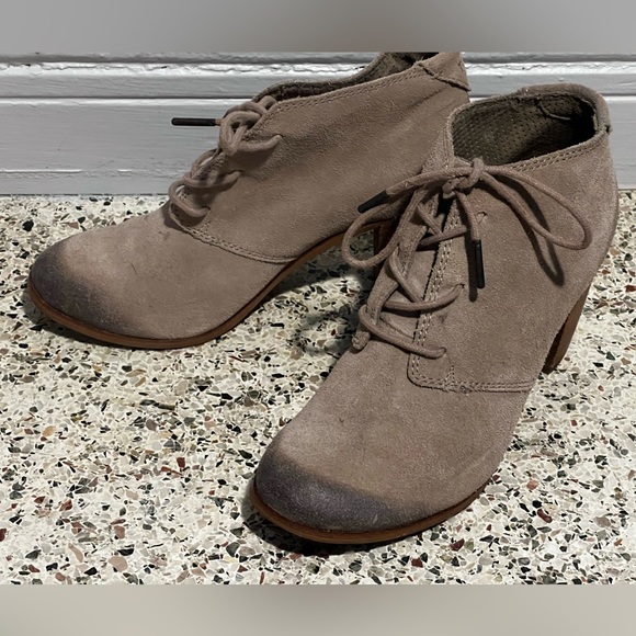 TOMS Suede Booties Size 7.5 - Picture 2 of 4